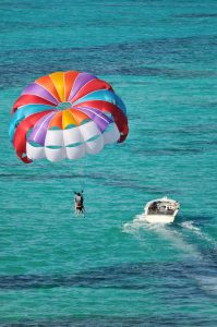 destin florida beaches are perfect for parasailing
